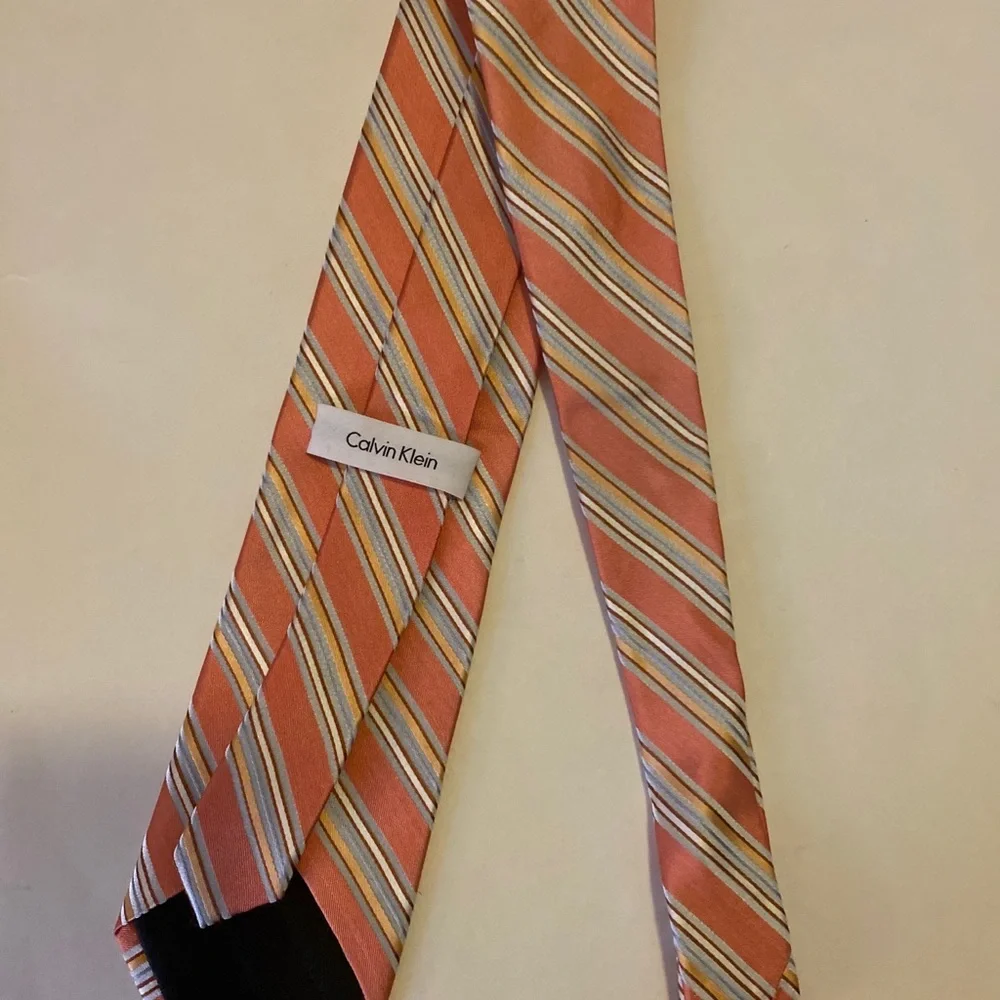 CALVIN KLEIN Pink Stripe Men’s 100% Silk Neck Tie $45 EUC